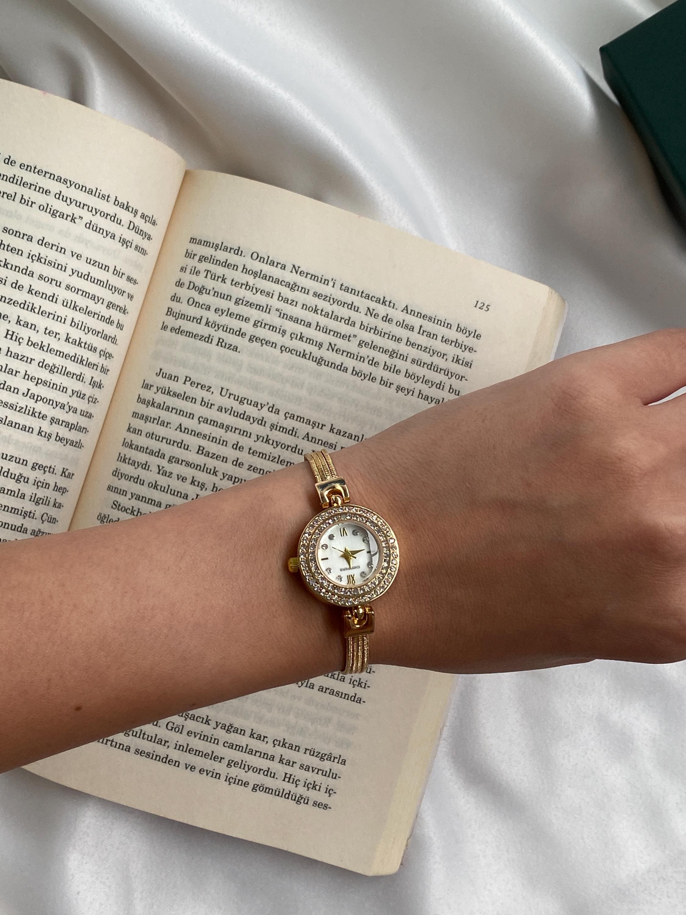 Vintage Gold Women\'s Watch with Crystal Details Vintage diamond Cartier Panthere 21mm 18K yellow gold and  main image 4