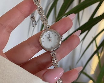 Silver Tone Ladies Watch, Bow Strap Dainty Women's Watch Vintage Style Quartz Wristwatch, Classic Jewelry, Retro Small Round Dial Watch