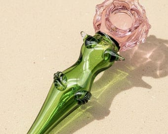 Pipa de mano de rosa de cristal