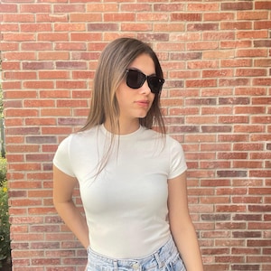 Top corto de canalé sin costuras – Top minimalista elástico para mujer – Ropa de estar por casa suave de PAMELÍN
