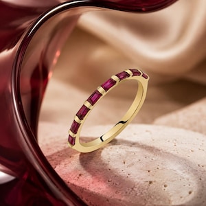 Bague en or 14 carats plaquée rubis, bague minimaliste empilable avec pierres précieuses, cadeau de mariage pour elle