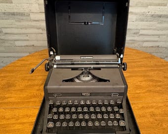 Vintage 1949 Royal Quiet De Luxe Portable Typewriter with Original Case (Works!)