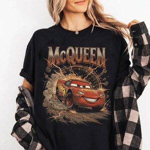 chemise vintage Lightning McQueen, t-shirt Cars Disney, chemise de course Radiator Springs Piston Cup, t-shirt graphique Pixar Cars, t-shirt couleurs confort image 2