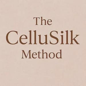 Op de afbeelding: De woorden "The CelluSilk Method" worden weergegeven in een donkerbruin lettertype tegen een lichtbeige achtergrond. De tekst is gecentreerd, met "The" boven "CelluSilk" en "Method". Het lettertype is een schreefletter.