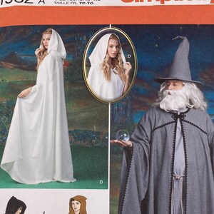 Naaipatroon voor een tovenaarsmantel/cape van Simplicity 1582, Andrea Schewe Fantasy Costume, maat XS-XL (ongeknipt).