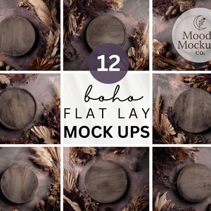 Op de afbeelding: Een verzameling van 12 boho flat lay mockups met ronde houten trays. De trays zijn omringd door gedroogde bloemen en bladeren, tegen een gedempte paarse achtergrond. De tekst "12 boho FLAT LAY MOCK UPS" staat in het midden.