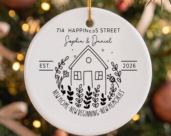 Adorno personalizado para casa nueva, regalo personalizado para parejas para la inauguración de la casa, adorno de corazón de cerámica para la primera Navidad en el nuevo hogar.
