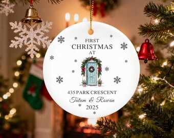 Adorno navideño «Primera Navidad en nuestra nueva casa» 2025, regalo personalizado para inauguración de casa, adorno familiar personalizado, recuerdo para nuevos propietarios, regalo de bienvenida