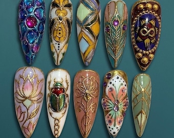 Ręcznie robione, starożytne egipskie paznokcie do naklejania | Luksusowa sztuka Art Deco ze skarabeuszem i lotosem | Niebiańska, mistyczna estetyka – paznokcie z symbolami świętymi i klejnotami