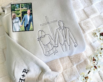 Sudadera con retrato de pareja bordada a medida: Cuello redondo con diseño lineal personalizado, foto de contorno