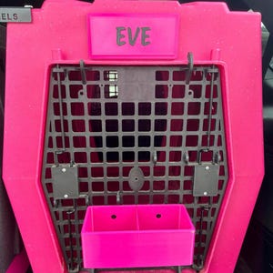 Étiquette de nom de caisse Ruffland imprimée en 3D : logo au-dessus de la porte