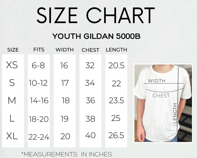 Pu&ograve; includere: Tabella delle taglie per t-shirt Youth Gildan 5000B. La tabella include le taglie XS-XL, con misure in pollici. Le misure di larghezza variano da 40,6 cm a 50,8 cm. Petto da 81,3 cm a 101,6 cm.