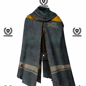 Puede incluir: Capa de aspecto desgastado en tonos verde azulado y gris, con detalles amarillos en los hombros. La capa tiene un cuello alto y un diseño en la parte delantera. Los bordes están deshilachados, dándole un aspecto usado. Ideal para un disfraz.