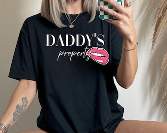Camiseta de humor para adultos, camiseta "Propiedad de papá", camiseta divertida y atrevida, camiseta con estampado coqueto, camiseta de despedida de soltera descarada