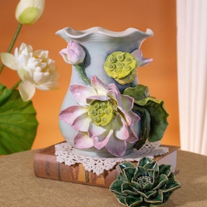Handbemalte Keramikvase: Lotus Floral Pottery Art Decor