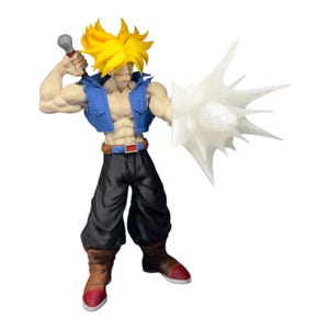 Puede incluir: Figura de un personaje musculoso con pelo amarillo puntiagudo, que lleva un chaleco azul, pantalones negros y botas marrones con suelas rojas. El personaje sostiene un arma y una explosión de energía blanca.