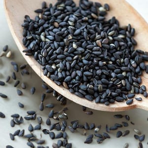 Semi di sesamo nero premium / Naturali, non lucidati, crudi / Appena confezionati / Superfood per cucinare, cuocere al forno e guarnire