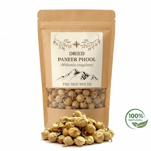 Peut inclure: Une tasse en céramique blanche avec une anse noire et le texte "But First, Coffee" en gras noir. La tasse est posée sur un fond flou, suggérant un cadre chaleureux.