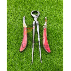 Conjunto de aparar cascos de ferreiro 3 peças – facas para cascos com cabo de 2 cores e fio de navalha + alicate de casco de 12" para cavalos, vacas, cabras e gado