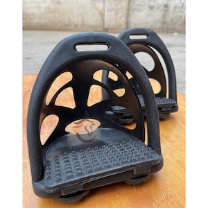 Lightweight Durable Horse Stirrups with Safety Cage – Ideal for Endurance & Horse Riding