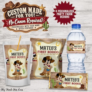 Könnte beinhalten: Ein Set aus vier personalisierten Party-Gastgeschenken mit einer Cowboy-Mickey-Maus-Grafik und dem Text Mateo's First Rodeo. Das Set enthält einen Trinkbeutel, eine Snacktüte, eine Wasserflasche mit blauem Verschluss und eine Schokoriegelverpackung.
