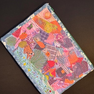 Funda para portátil estilo boho hecha a mano, funda acolchada para portátil, bolsa para MacBook, moda ecológica reciclada única, moda sostenible