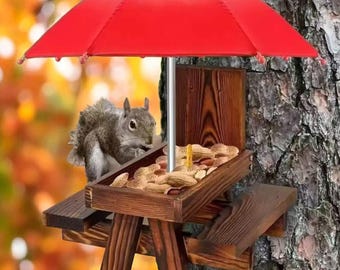 Comedero rústico de madera para ardillas y pájaros: Decoración creativa para el jardín con animales salvajes