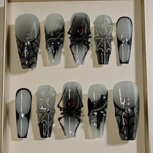 Black Spider Press On Nails, Black Spider Web Nails, Black and Silver Halloween Nails, Spooky Nails, Handpainted False Nails, 3D Nails Art