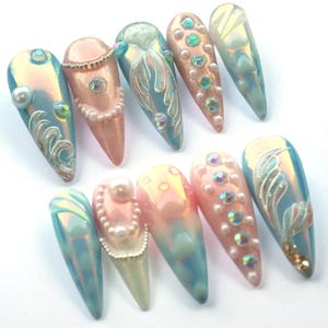 Meerjungfrau Perle Drücken Sie auf die Nägel, Schillernde Ozean Nagelkunst, Blaue Rosa Gelee Gefälschte Nägel, 3D Strassnagel-Set, Elegante Sommer Nägel