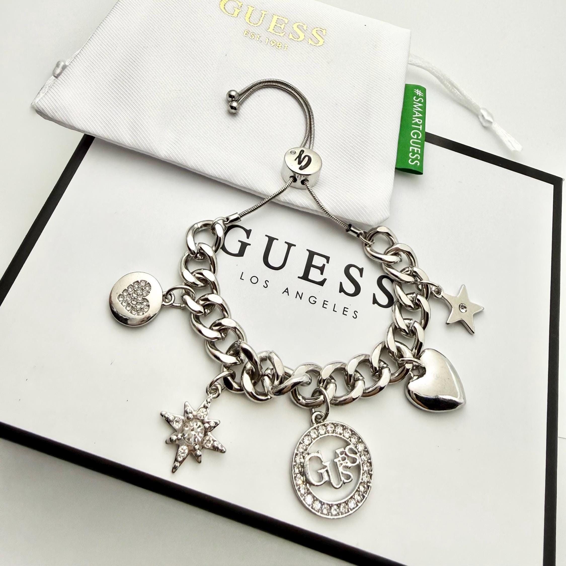 ヴィンテージチャームブレスレット GUESS シルバートーン | クリスタル