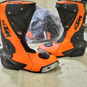KTM Racing CE-godkända motorcykelstövlar i kohud, finns i alla färger och storlekar