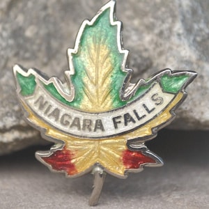 Niagara Falls vintage silver souvenir brooch - Canadian maple leaf BM Co