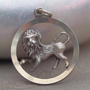 Lion vintage silver pendant - Leo - Zodiac Star sign July 23 - August 22