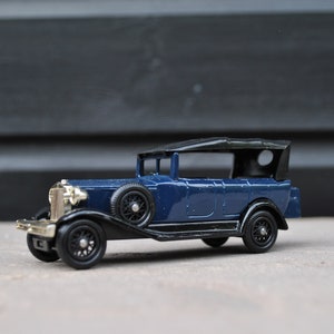 LLEDO 19004 Scale 150  ROLLS ROYCE 1931 PHANTOM II BREWSTER GOLD MET WHITE