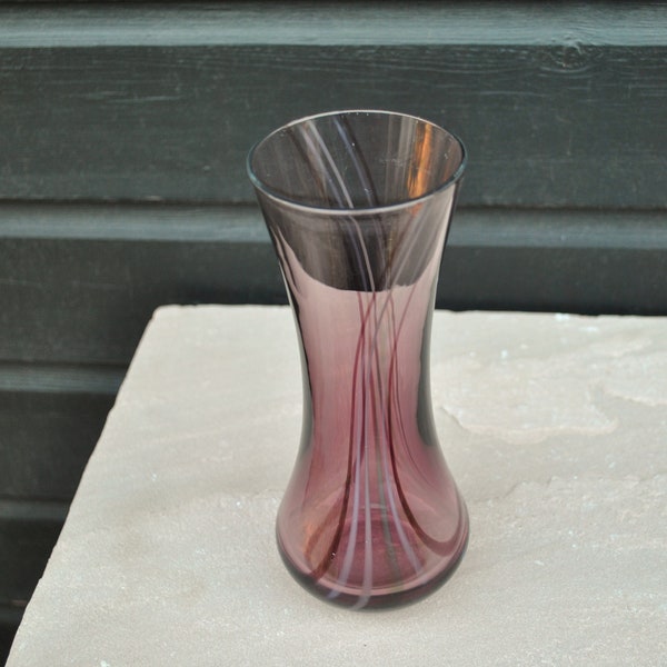 Vintage Caithness glass vase - Purple swirl pattern - Home décor