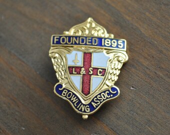 Southampton /& District Bowling Association Enamel Pin Vintage Emblem Badge England