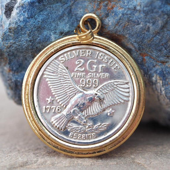 1776 Silver Issue 2 Gr .999 Vintage Silver With Gold Tone Surround 1776 Silver Issue 2 Gr .999 Vintage Silver With Gold Tone Surround