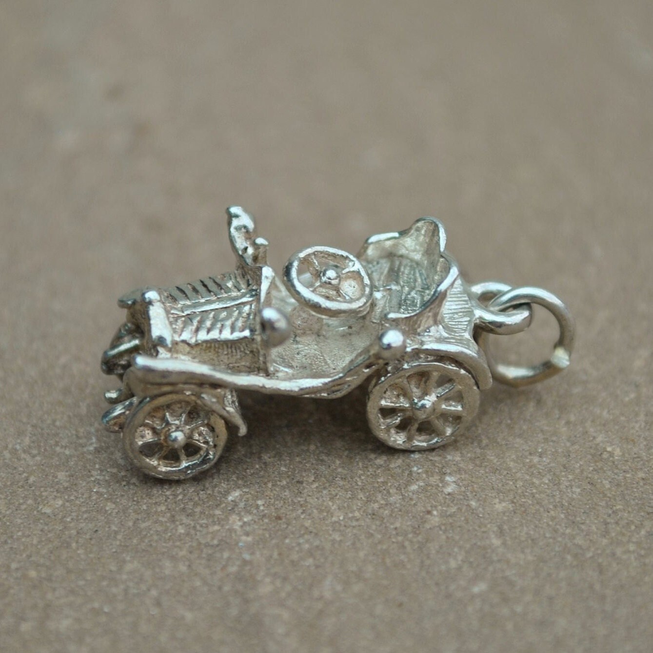 Pourquoi choisir une ancienne voiture sportive