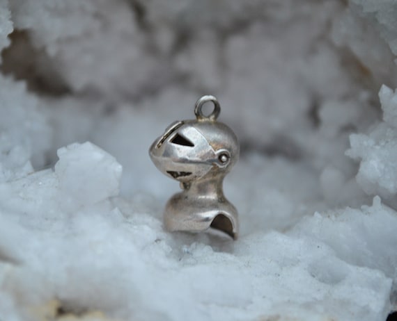Silver charm helmet - Armour - Knight - Moving vis