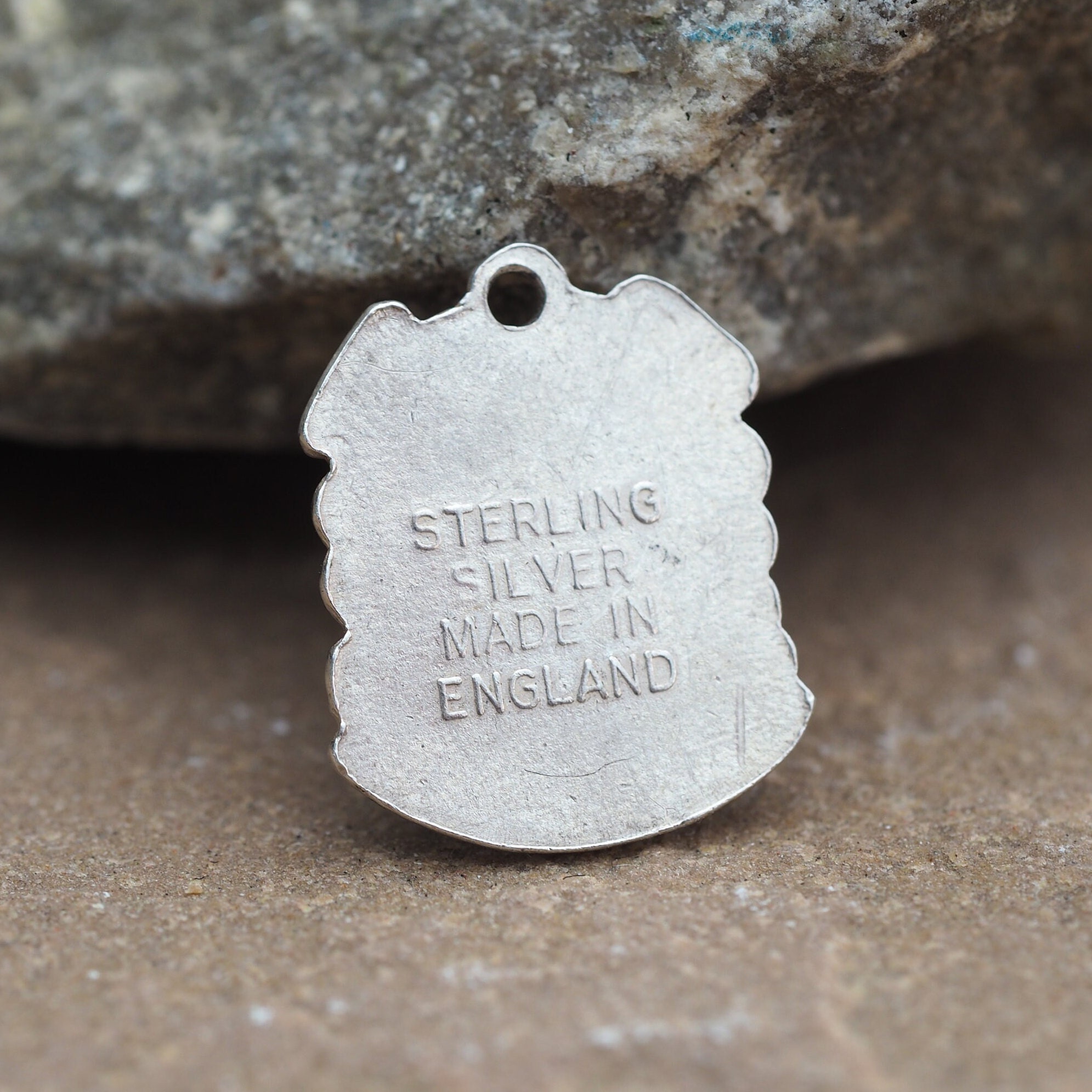 Charme Bouclier émaillé Vintage HMK Lyme Regis En Argent Sterling 925 - 1,8g, 1,7cm, Occasion