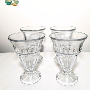 Set of 4 1970s Vintage Anchor Hocking Footed Transparent Sundae Glasses Milkshake Soda Float Glasses Retro Cups Diner Glasses