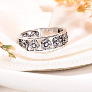 925 Sterling Silver Daisy Ring: Vintage Floral band Jewelry