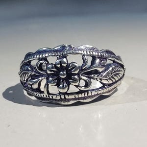 Vintage-Inspired Floral Sterling Silver Ring, 925 Silver Flower Ring, Boho Leaf Ring,Adjustable Silver Band for Women, Antique Style Jewelry