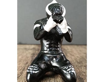 Muay Thai Boxer Figurine: Hand-Painted Resin Kneeling Warrior Statue
