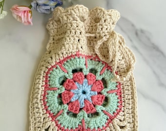 Handgemaakt gehaakt zakje: oma vierkante tas met bloemen, boho-tasje