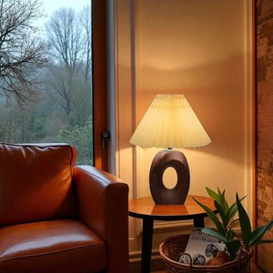Lámpara de mesa moderna con pantalla plisada, lámpara de noche y de escritorio, decoración acogedora para el dormitorio, ideal para leer y como regalo para la oficina en casa.