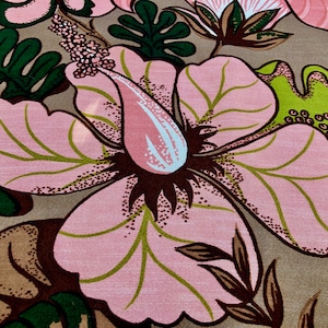 3YDS- Handdruck aus der Bali Borken Ära Vintage Stoff Unbenutzt Meterware Hibiskus und Lotus Lotusblüte
