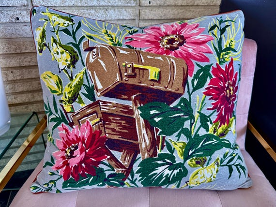 Goin Postal! Shasta Daisies Hollywood Regency Barkcloth Vintage Fabric Mid Century PILLOW
