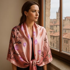 Grande écharpe en soie rose à imprimé floral, écharpe carrée en satin rose, bandana en soie botanique, cadeau élégant pour elle, châle d&#39;été en soie, foulard bohème