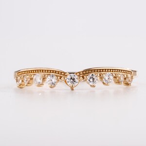 Vintage Design Ehering, Diamant Chevron Ehering, 14k Gold gebogener Ring, Vintage-inspirierte Milgrain Kontur Band Stapeln Brautring